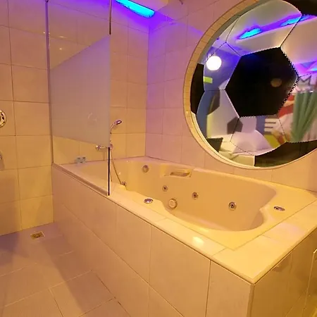 Icon Hotel Macapagal